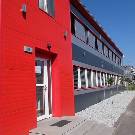 Montagehotel Bed & Steel Linz Exterior foto
