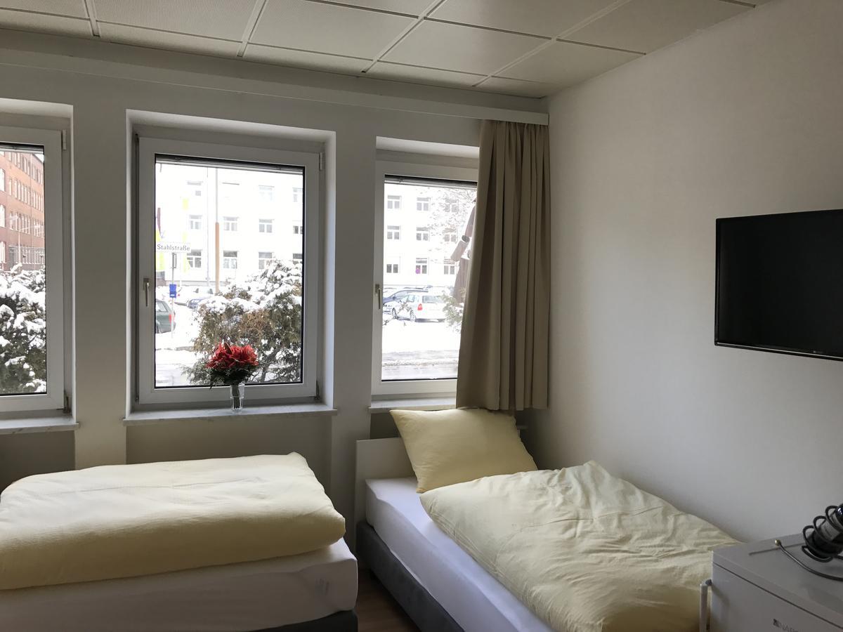 Montagehotel Bed & Steel Linz Exterior foto