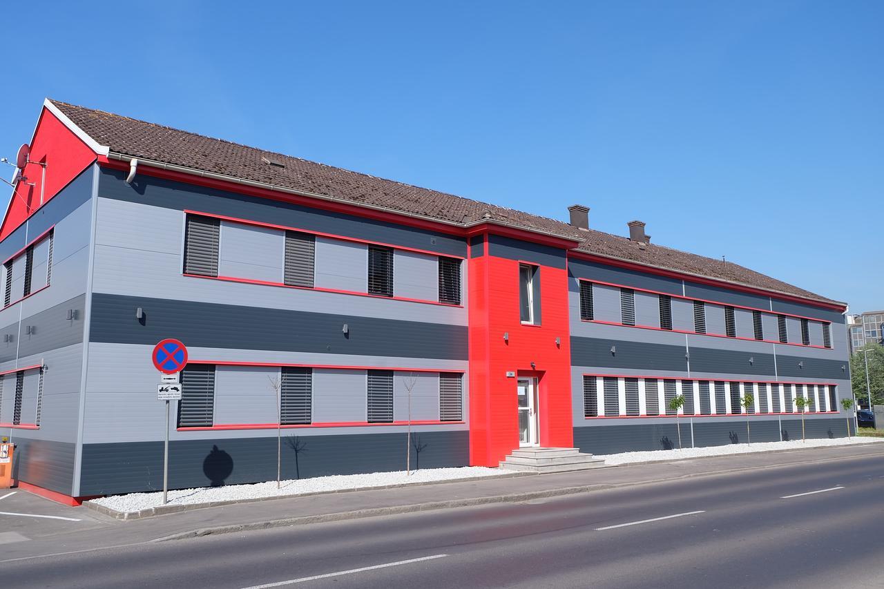Montagehotel Bed & Steel Linz Exterior foto